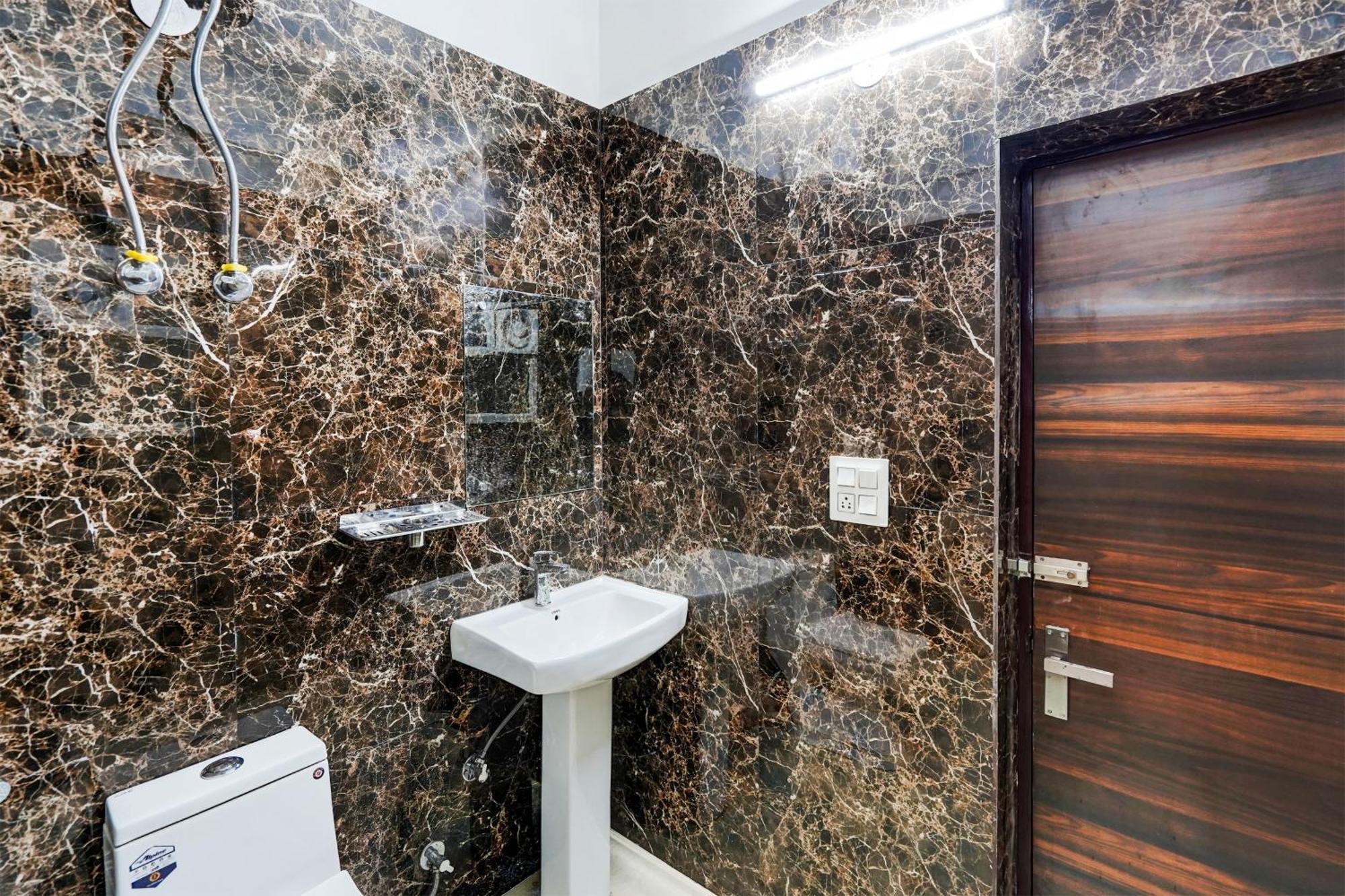 Super Townhouse Sector 86 Near Sector 83 Metro Station Hotell Noida Exteriör bild