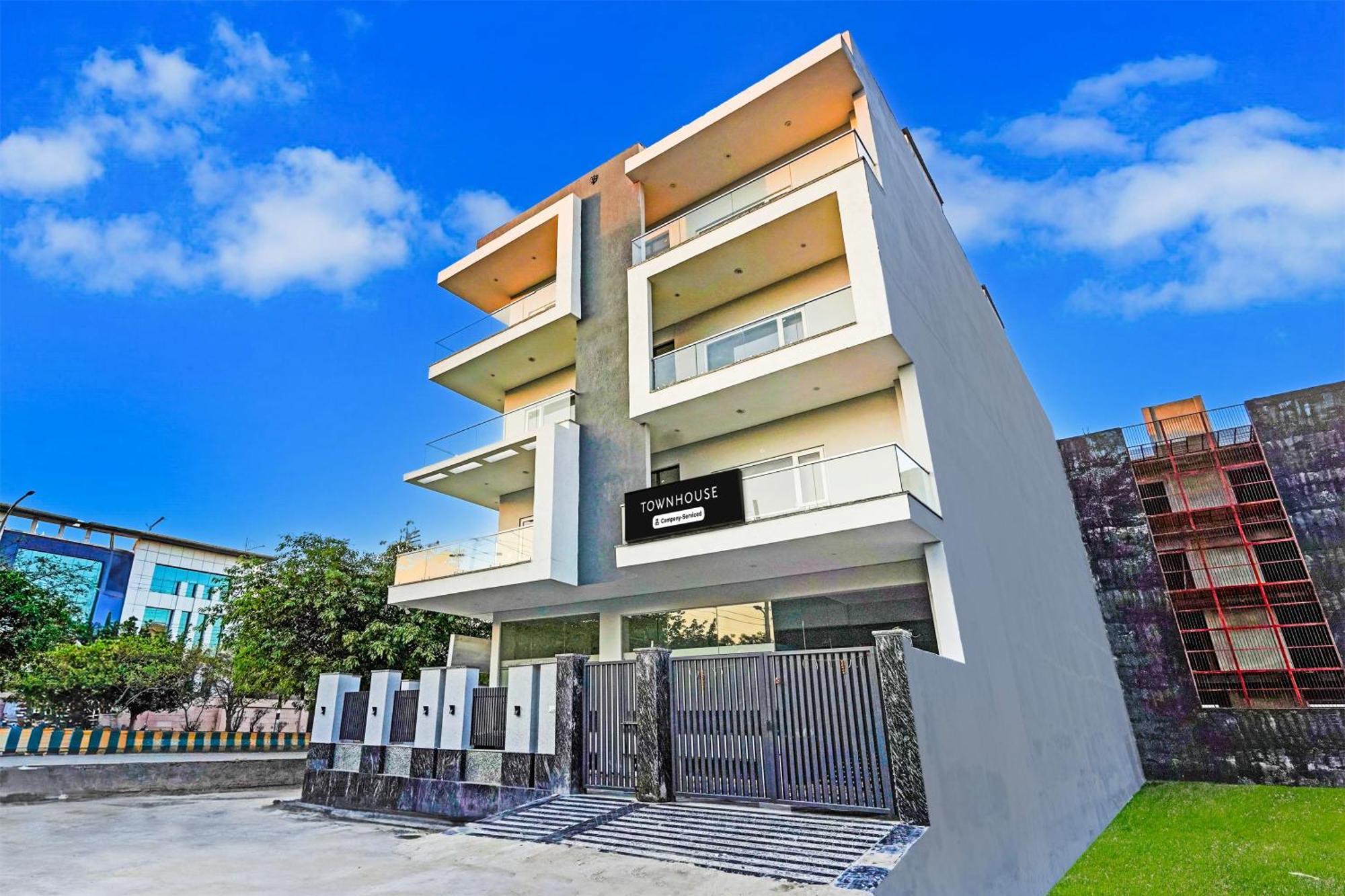 Super Townhouse Sector 86 Near Sector 83 Metro Station Hotell Noida Exteriör bild