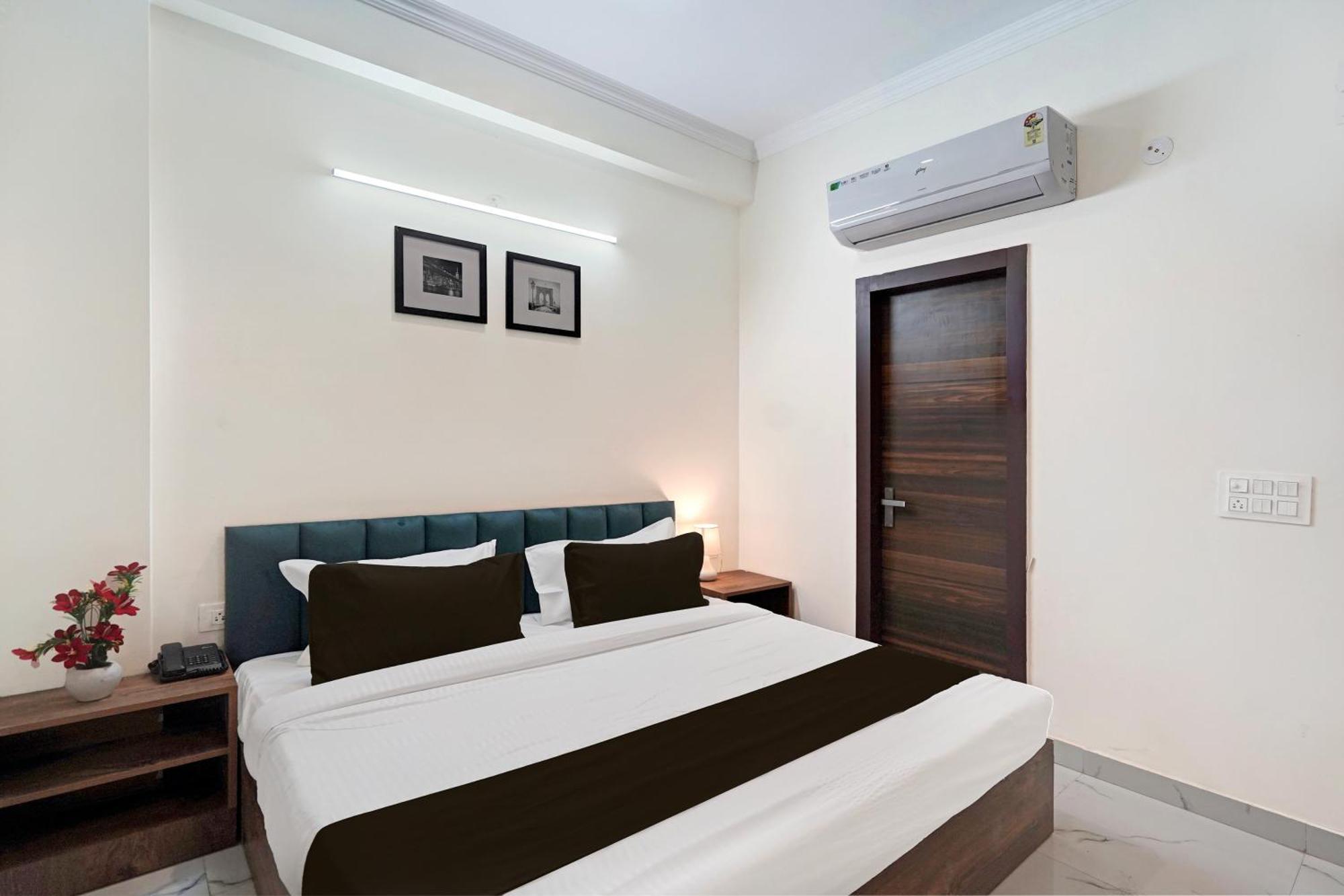 Super Townhouse Sector 86 Near Sector 83 Metro Station Hotell Noida Exteriör bild