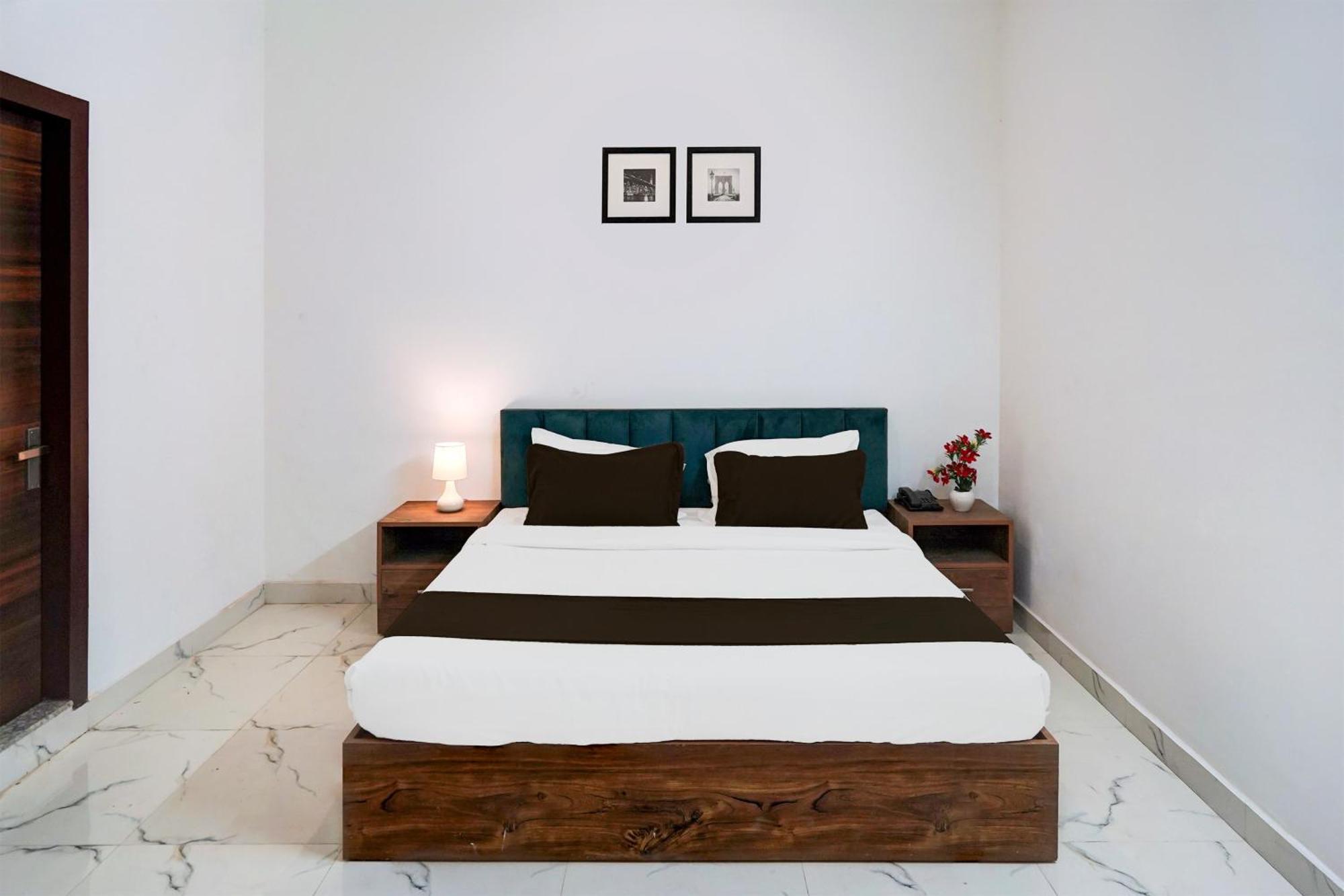 Super Townhouse Sector 86 Near Sector 83 Metro Station Hotell Noida Exteriör bild