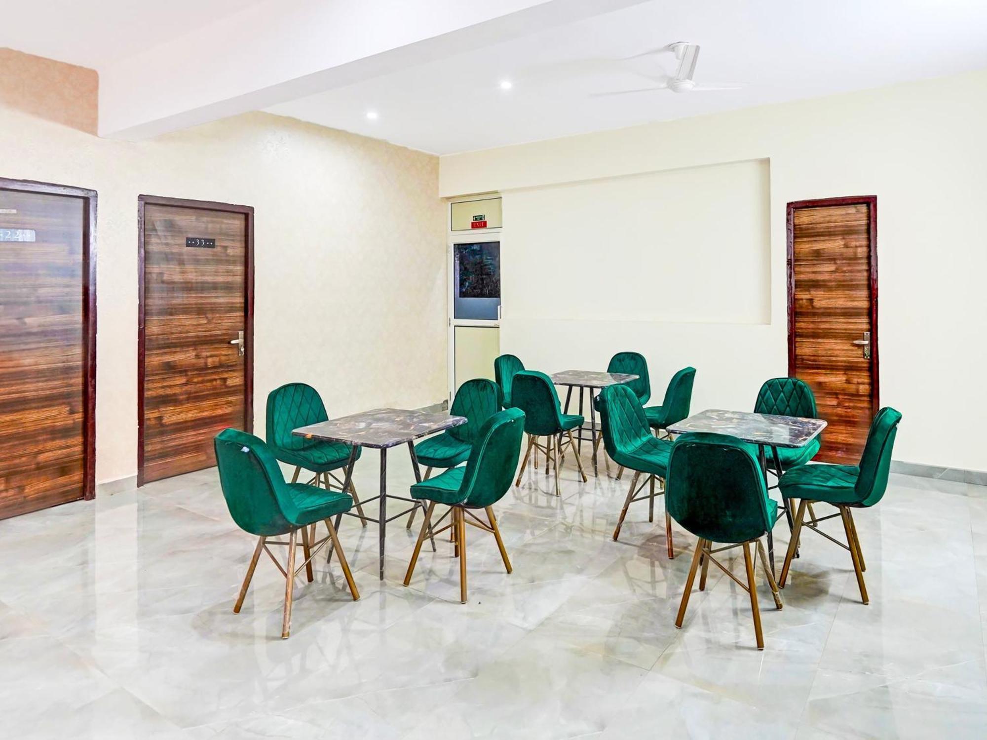 Super Townhouse Sector 86 Near Sector 83 Metro Station Hotell Noida Exteriör bild